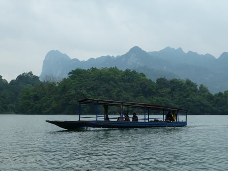 Boat on Ba Be Lake-min