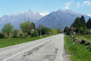 Alpine_road_Italy.jpg