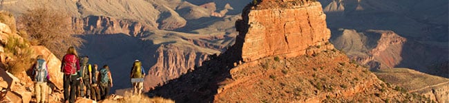 Trekking_down_into_Canyon_USA.jpg